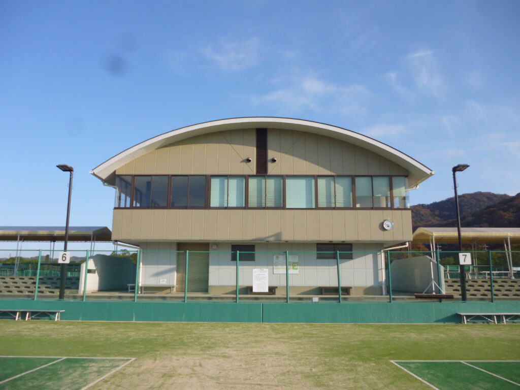 水島緑地福田公園テニスコート本部棟