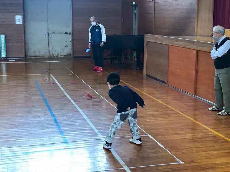 ねらってねらってうまく投げてます